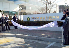 2001⵵ 